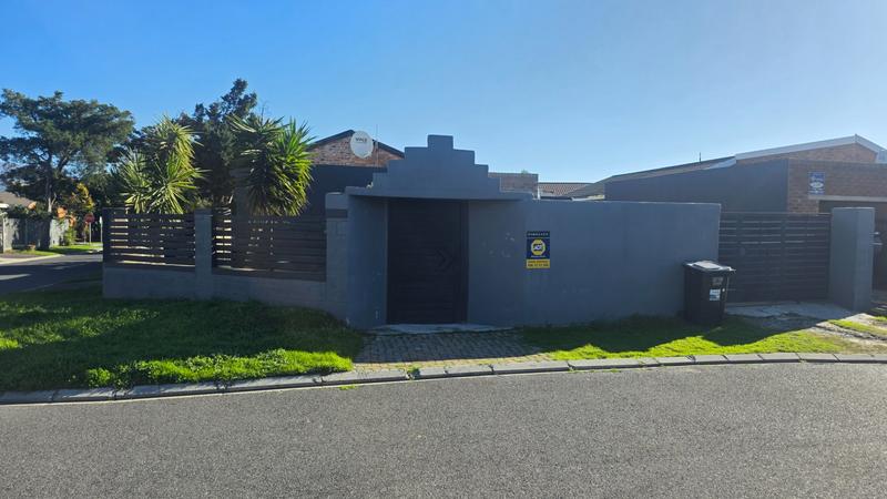 4 Bedroom Property for Sale in Glenwood Western Cape